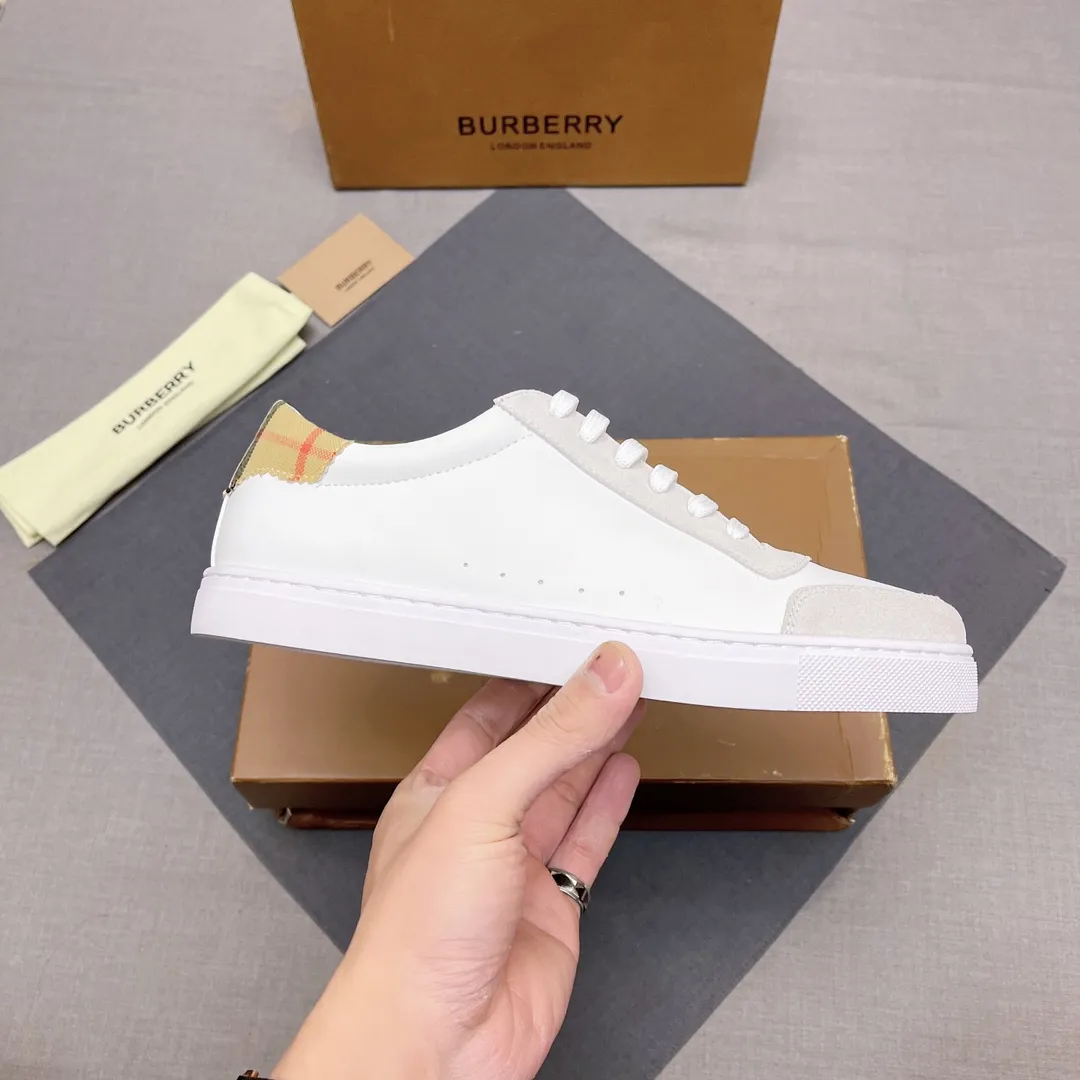 p380 【Burberry】Burberry’s new men’s casual shoes! Classic striped cloth paired with imported first-layer silk calfskin and high-mercerized nubuck leather. Real sheepskin lining is very comfortable. Original outsole. Two-color selection, details determine quality. Welcome to compare. Size: 38-44 No. 019